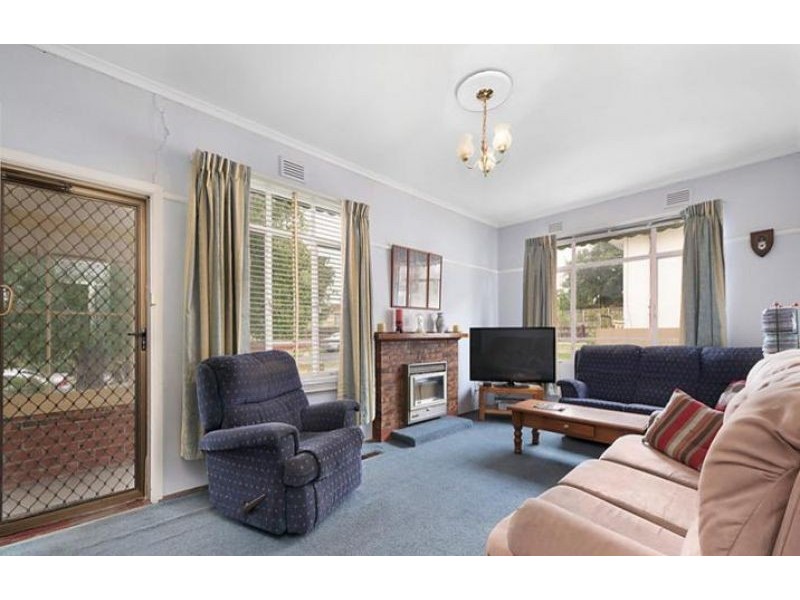 15 Hughes St, Burwood VIC 3125