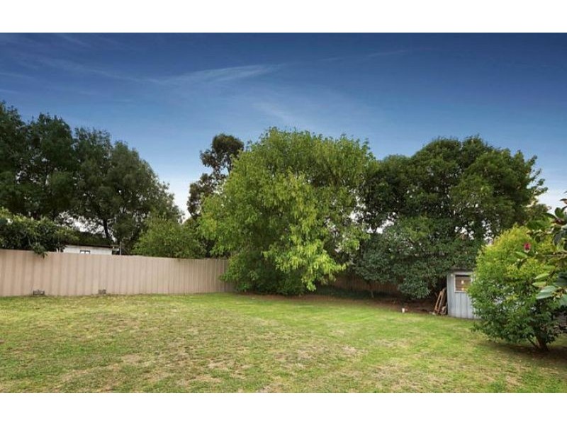 15 Hughes St, Burwood VIC 3125