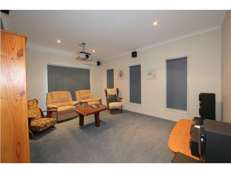 7 Janet Court, Coral Cove QLD 4670
