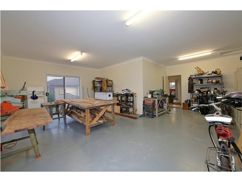 7 Janet Court, Coral Cove QLD 4670