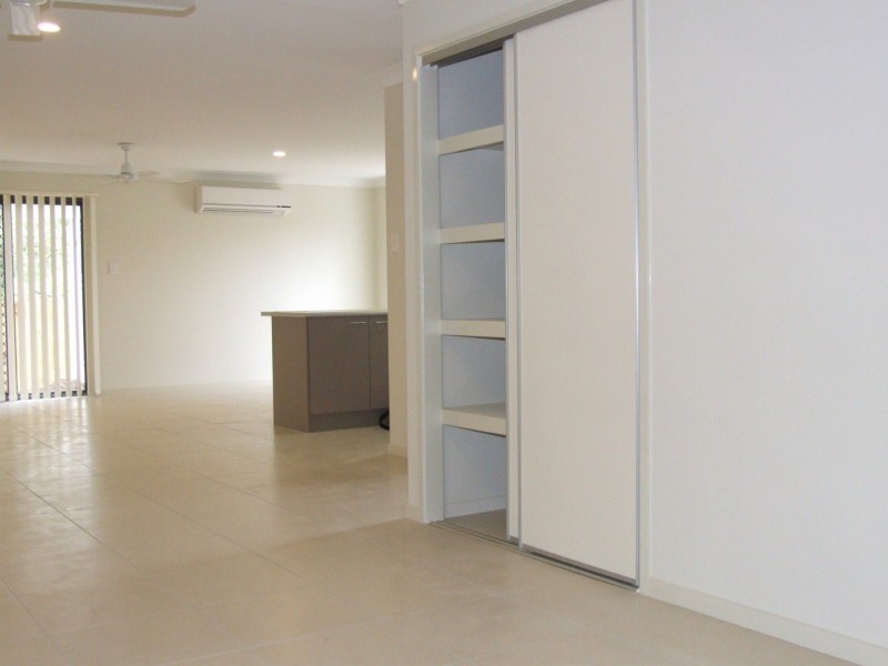 2/10 Chantrill Avenue, Nerang QLD 4211