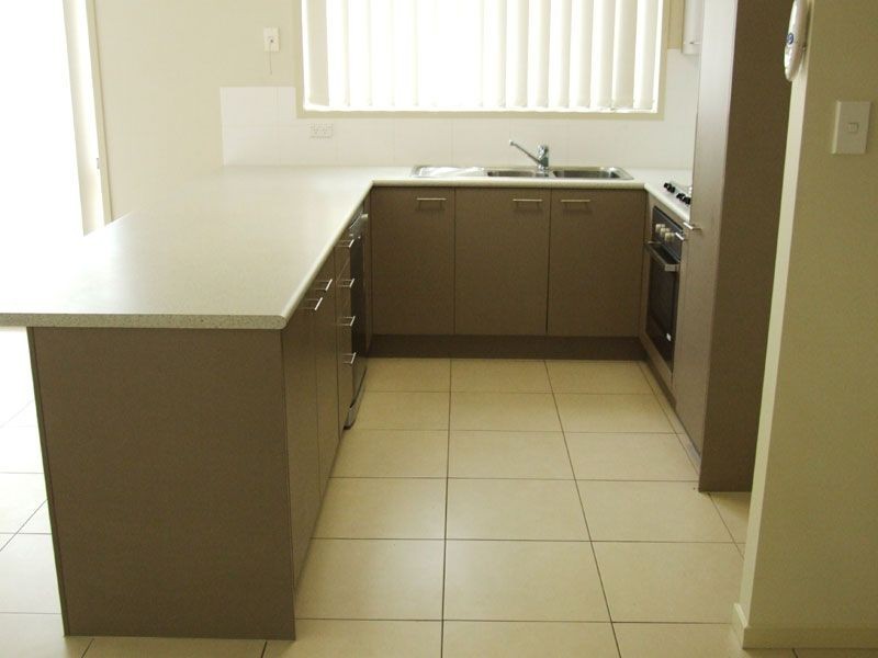 2/10 Chantrill Avenue, Nerang QLD 4211
