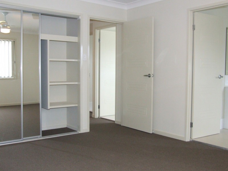 2/10 Chantrill Avenue, Nerang QLD 4211