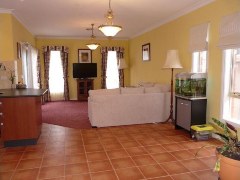 5 Smethwick Green, Caroline Springs VIC 3023