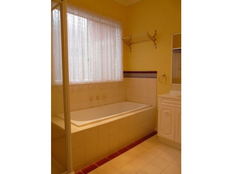 5 Smethwick Green, Caroline Springs VIC 3023