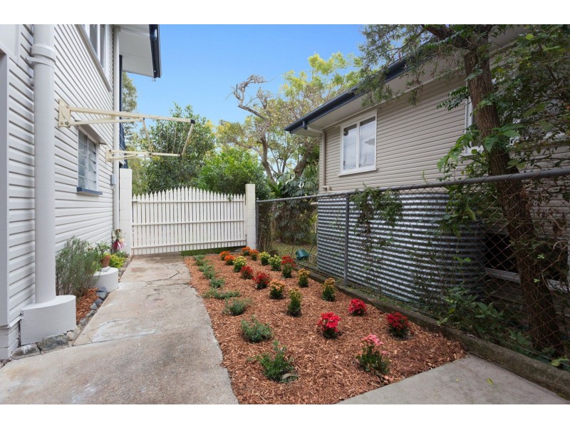 27 Moonmera Street, The Gap QLD 4061