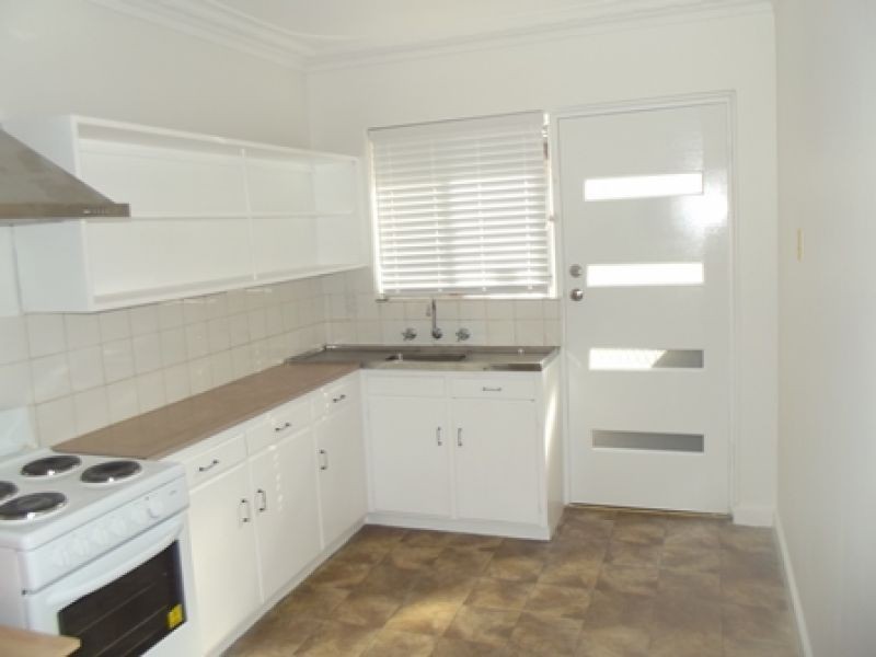 2/100 Edgecumbe Street, Como WA 6152