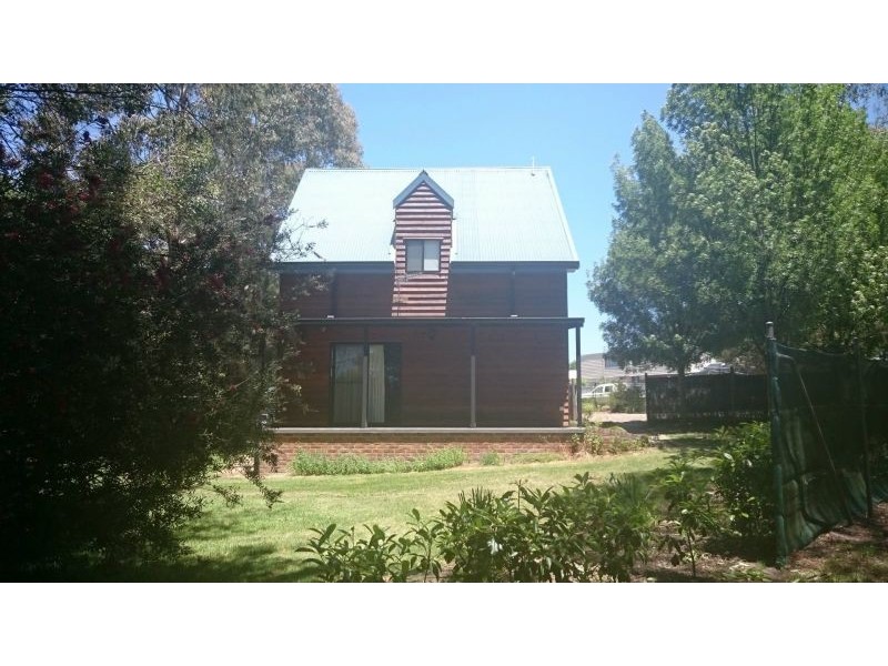 23 Rowan Ave, Uralla NSW 2358