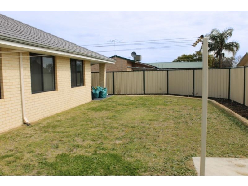 12a Sussex Road, Forrestfield WA 6058
