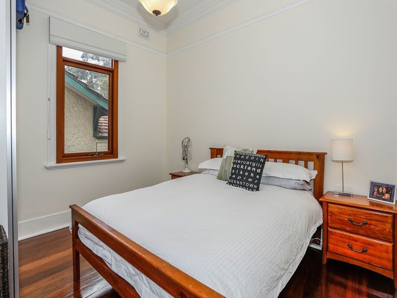 54 Tenth Ave, Inglewood WA 6052