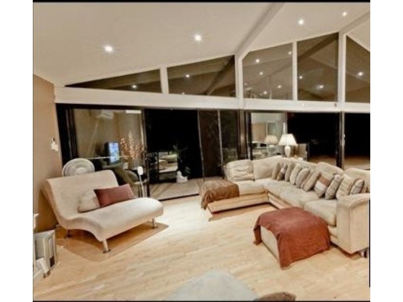 77 Ward Street, Southport QLD 4215