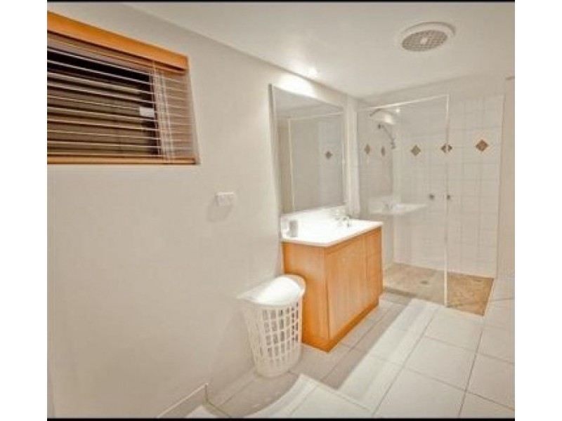 77 Ward Street, Southport QLD 4215