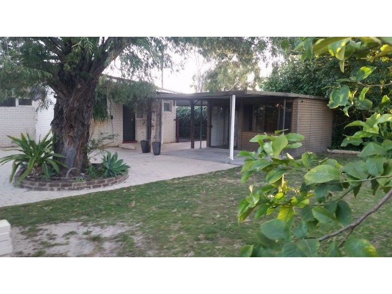 16 Stebbing Way, Girrawheen WA 6064