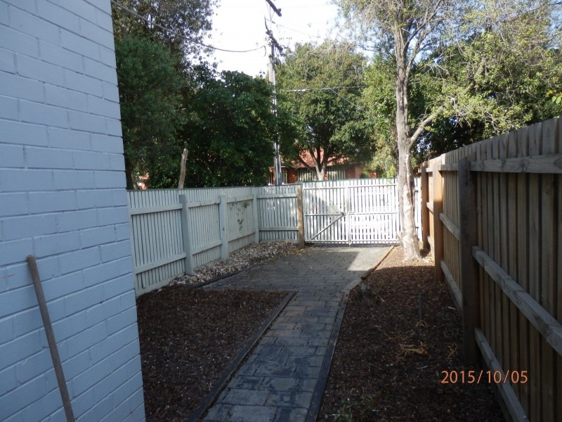 1/2 Maroona Rd, Carnegie VIC 3163