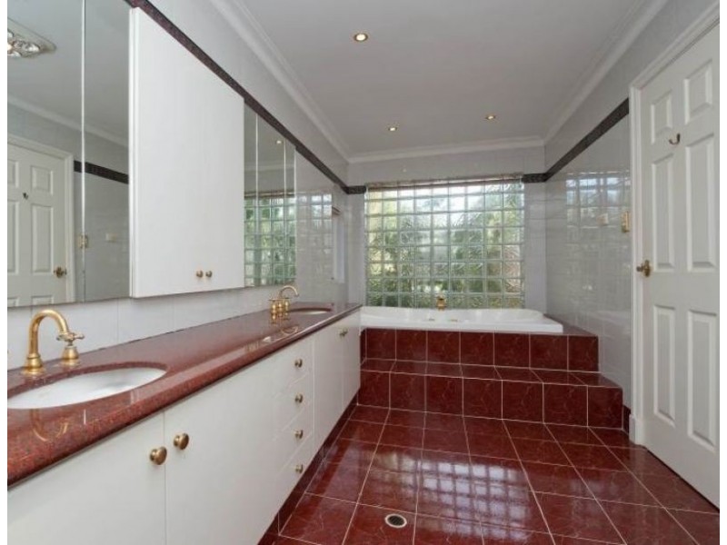 170 Waratah Place, Dalkeith WA 6009