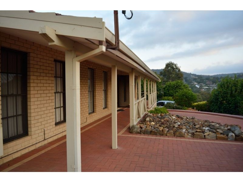 17 Wangoola Terrace, Mount Nasura WA 6112