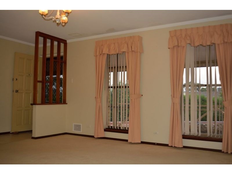 17 Wangoola Terrace, Mount Nasura WA 6112