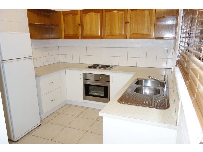 2/5 Pioneer Street, Manoora QLD 4870