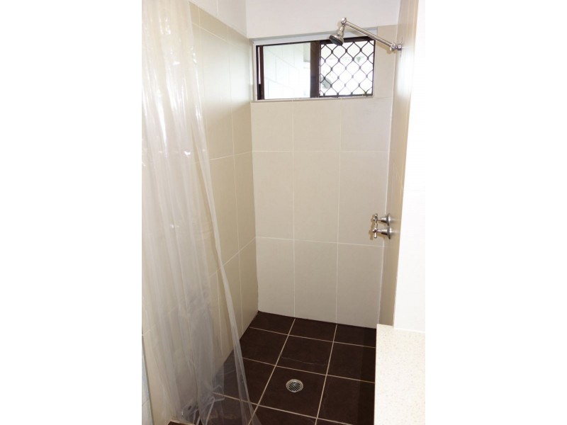 2/5 Pioneer Street, Manoora QLD 4870