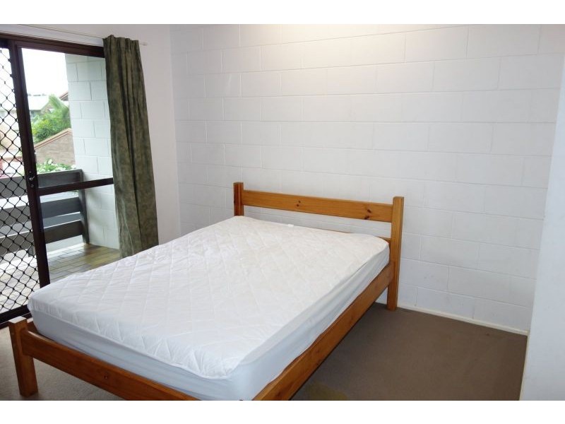 2/5 Pioneer Street, Manoora QLD 4870