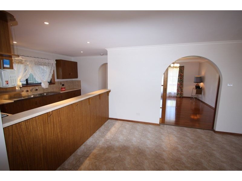 35 Kurrambi Crescent, Hallett Cove SA 5158