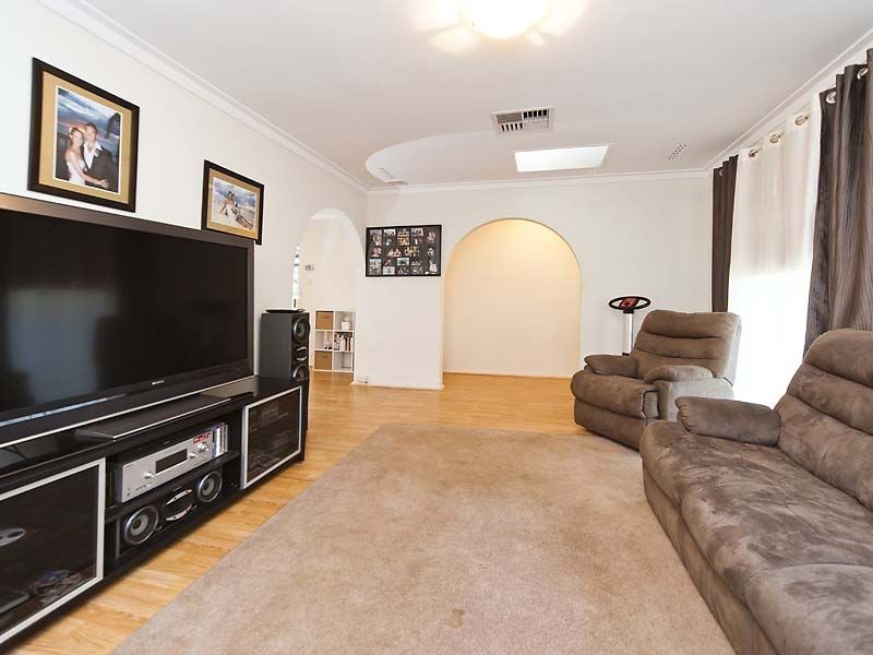 5 Mirria Way, Mount Nasura WA 6112