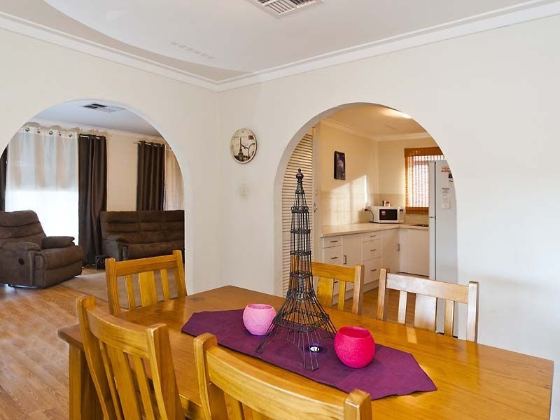5 Mirria Way, Mount Nasura WA 6112