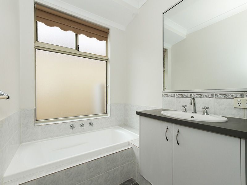 9 Alandale Bend, Banksia Grove WA 6031