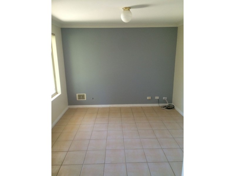 8 Enlie Lane, Warnbro WA 6169