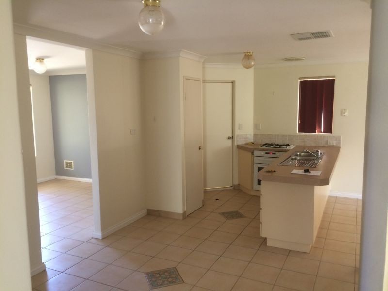 8 Enlie Lane, Warnbro WA 6169