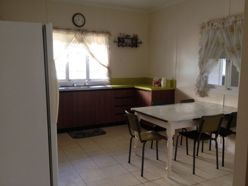 32 Lake Road, Slacks Creek QLD 4127