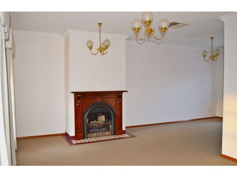 4 Somerset Drive, Sunshine North VIC 3020