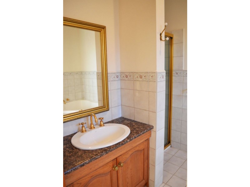 4 Somerset Drive, Sunshine North VIC 3020