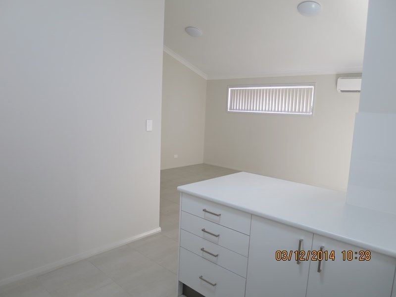 20a Panorama Parade, Berkeley Vale NSW 2261