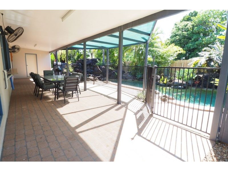 1 Blackbird Close, Bentley Park QLD 4869