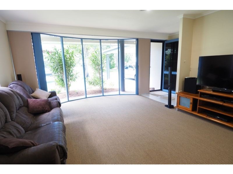 1 Blackbird Close, Bentley Park QLD 4869