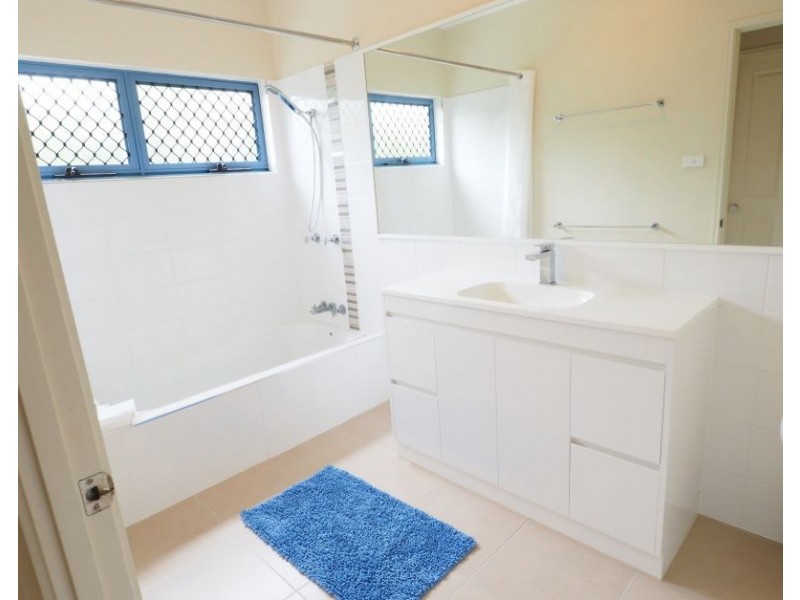 1 Blackbird Close, Bentley Park QLD 4869