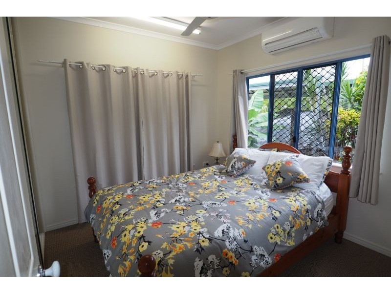 1 Blackbird Close, Bentley Park QLD 4869