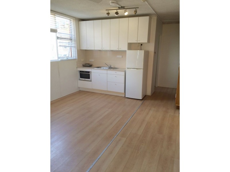 2b/3 Grafton Crescent, Dee Why NSW 2099