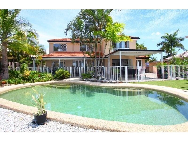 Clear Island Waters QLD 4226