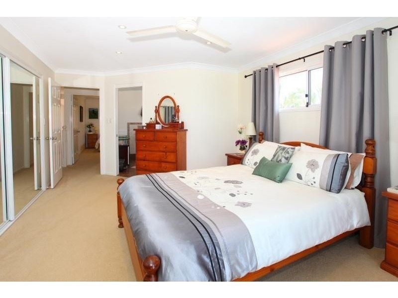 Clear Island Waters QLD 4226