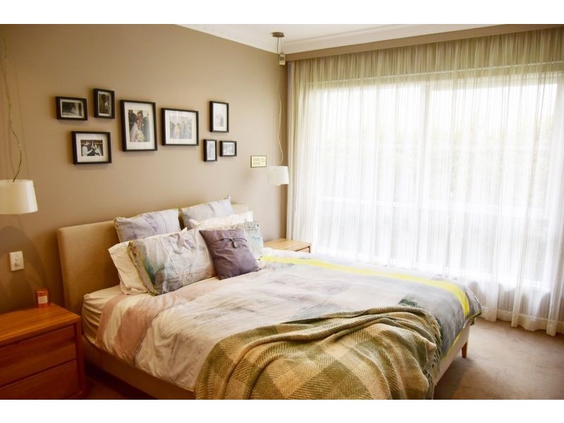 37 Kent Grove, Caulfield North VIC 3161