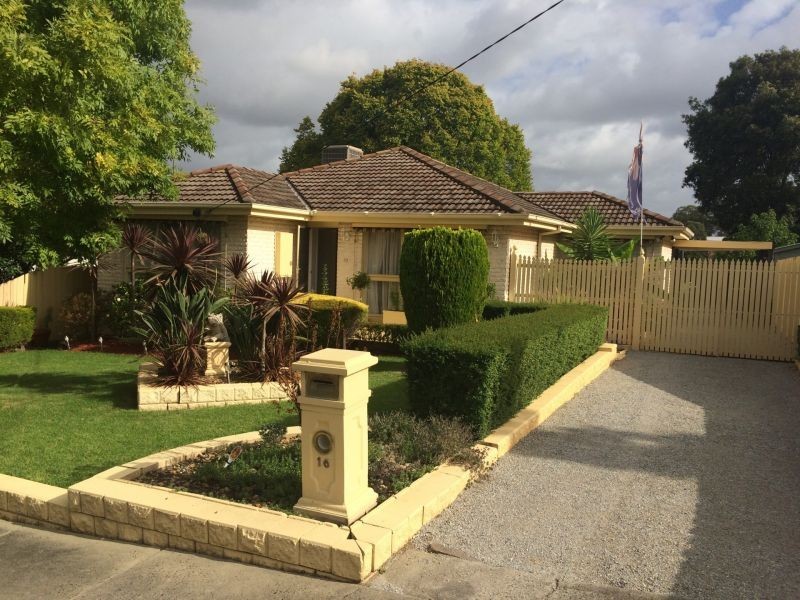 16 Harborne Street, Macleod VIC 3085