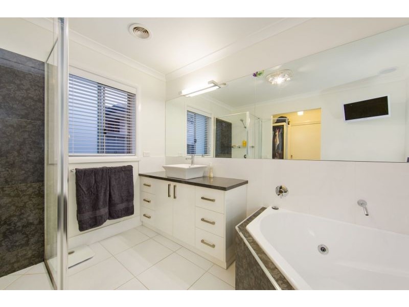 15 Redbox Drive, Thurgoona NSW 2640