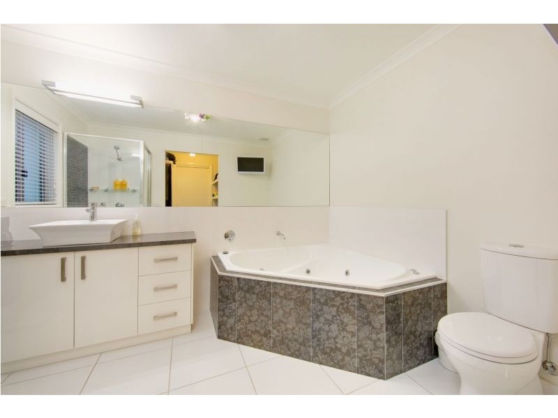 15 Redbox Drive, Thurgoona NSW 2640