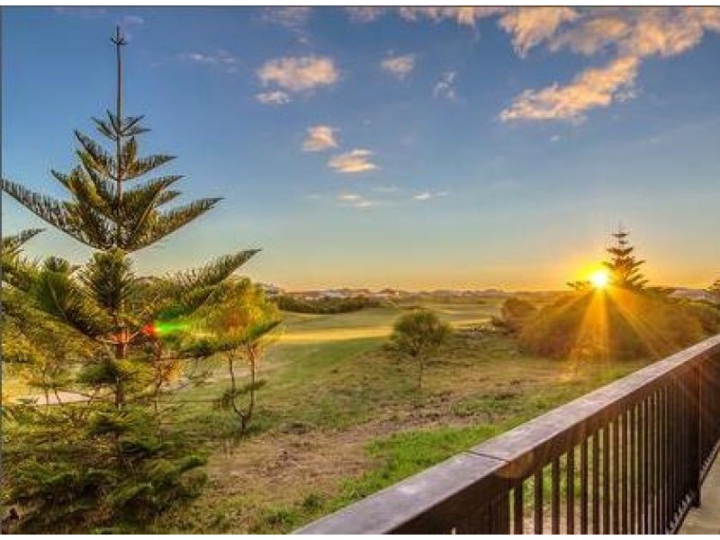 72 Oasis Dr, Secret Harbour WA 6173