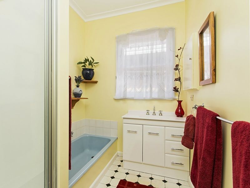 2 Palm Avenue, Spring Gully VIC 3550