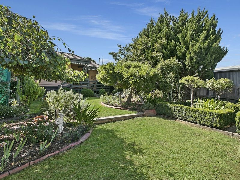 2 Palm Avenue, Spring Gully VIC 3550