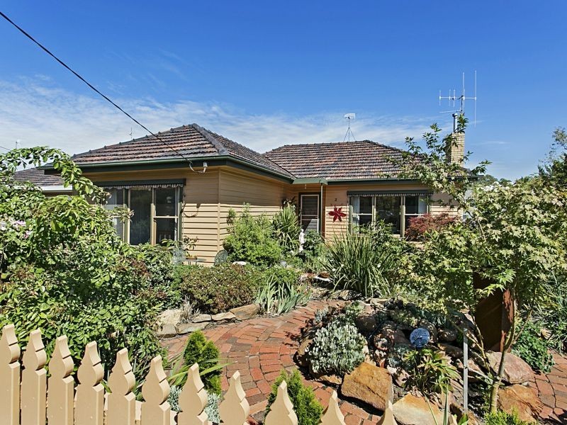 2 Palm Avenue, Spring Gully VIC 3550
