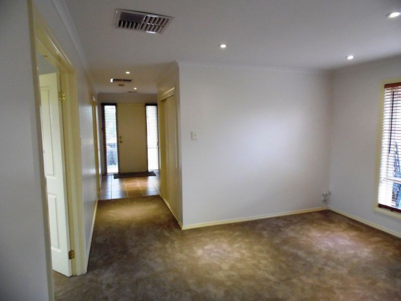 20 Thomson Way, Taylors Hill VIC 3037